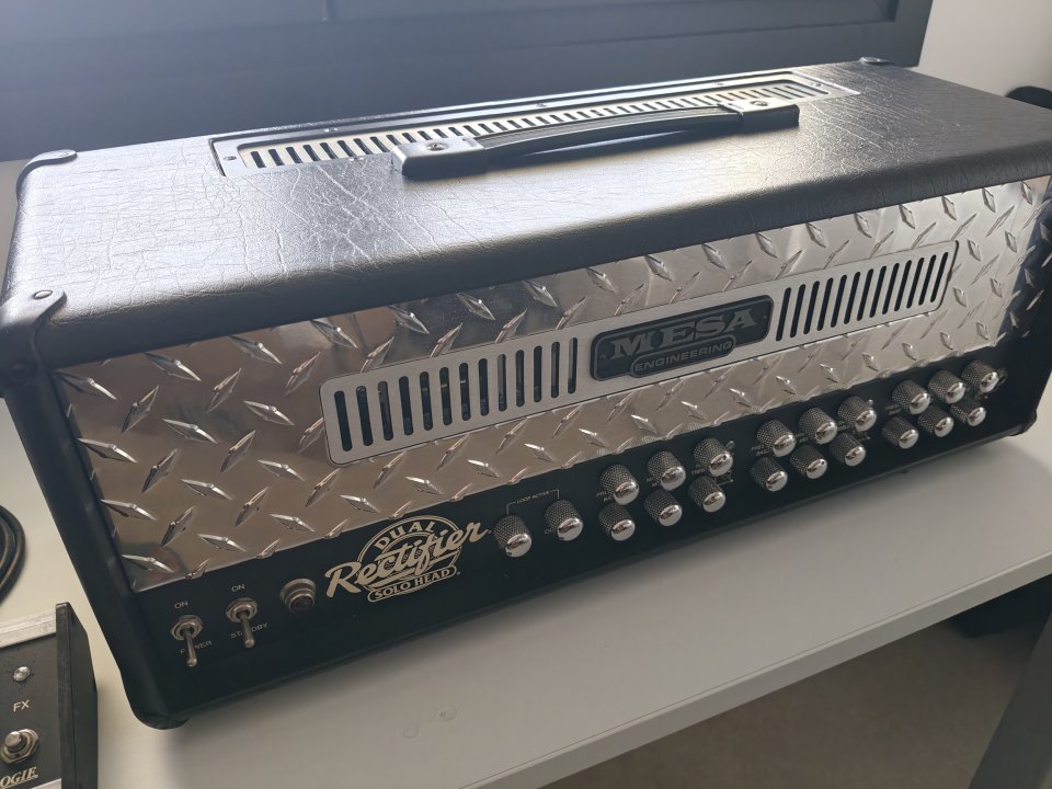 Mesa Dual Rectifier 100W, pedal, funda y documentación original de segunda mano · Foto 8 de 8 · Málaga · 1790 €