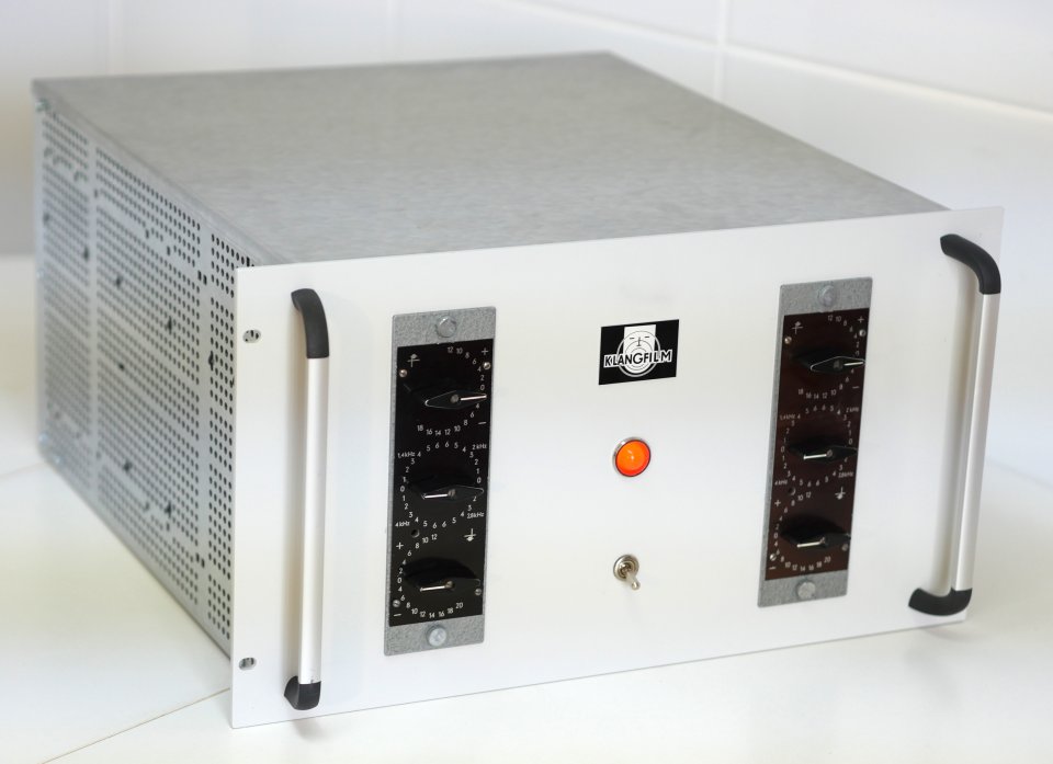 KLANGFILM RZ 086 B Pareja de ecualizadores valvulares – Totalmente restaurados con mejoras audiófilas de segunda mano · Foto 2 de 9 · Valladolid · 15000 €