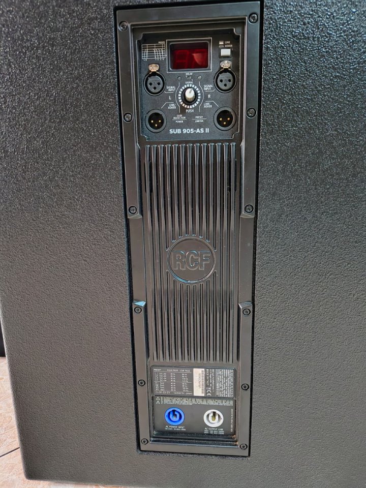 2 Subgraves / Subs RCF 905-AS II de segunda mano · Foto 6 de 7 · Barcelona · 1500 €