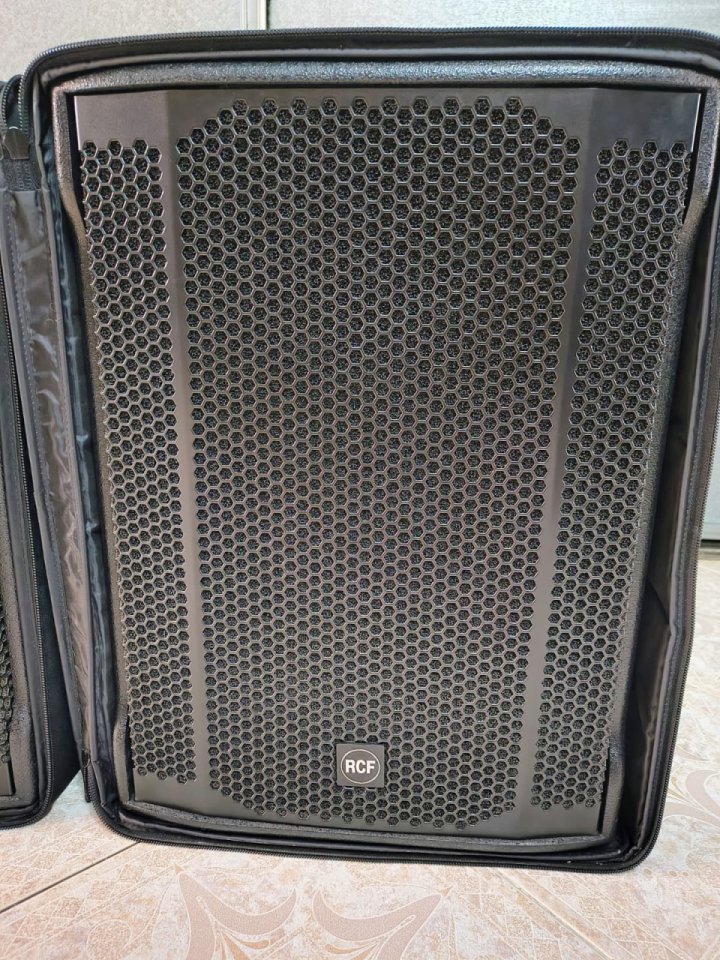 2 Subgraves / Subs RCF 905-AS II de segunda mano · Foto 7 de 7 · Barcelona · 1500 €