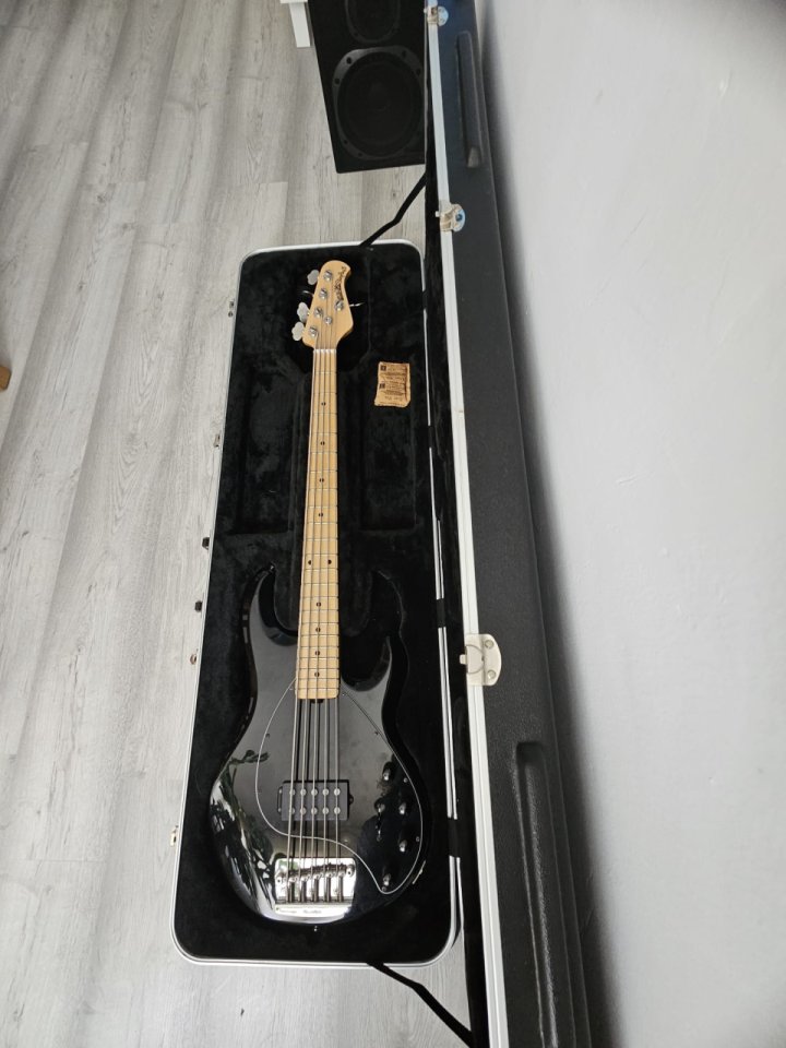 Music Man StingRay5 H + Estuche original