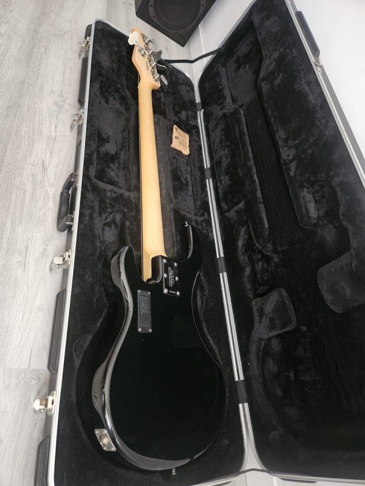 Music Man StingRay5 H + Estuche original