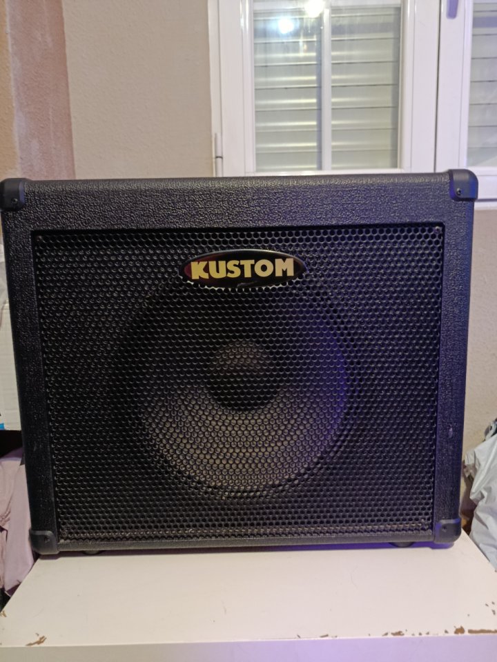 Vendo amplificador para bajo Kustom KBA65 de segunda mano · Foto 1 de 4 · Zaragoza · 150 €