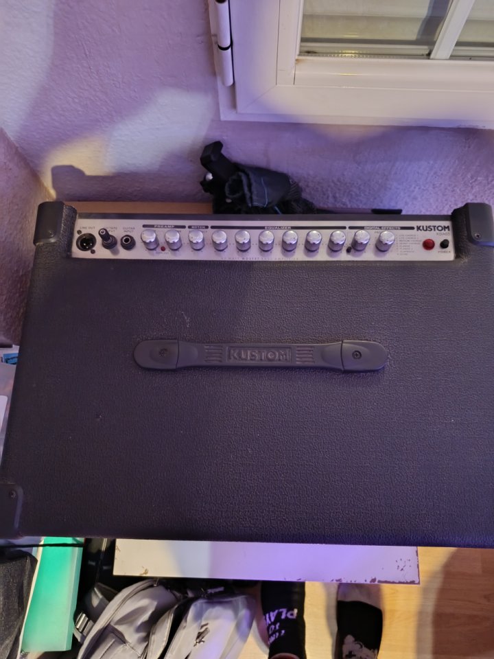 Vendo amplificador para bajo Kustom KBA65 de segunda mano · Foto 2 de 4 · Zaragoza · 150 €