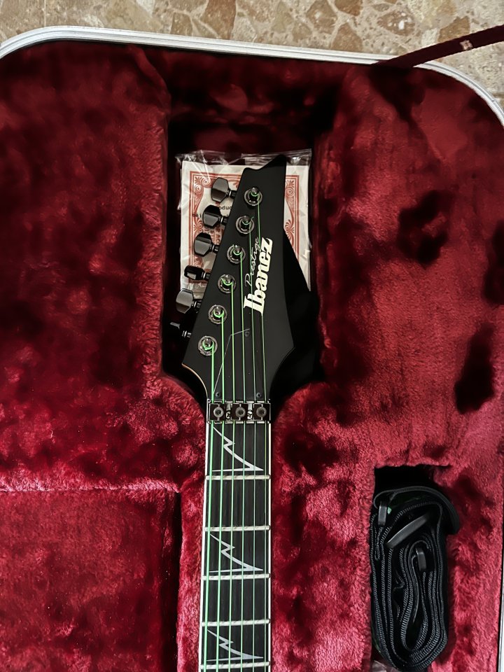 Vendo guitarra Ibanez Prestige de segunda mano · Foto 3 de 4 · Castellón · 1100 €
