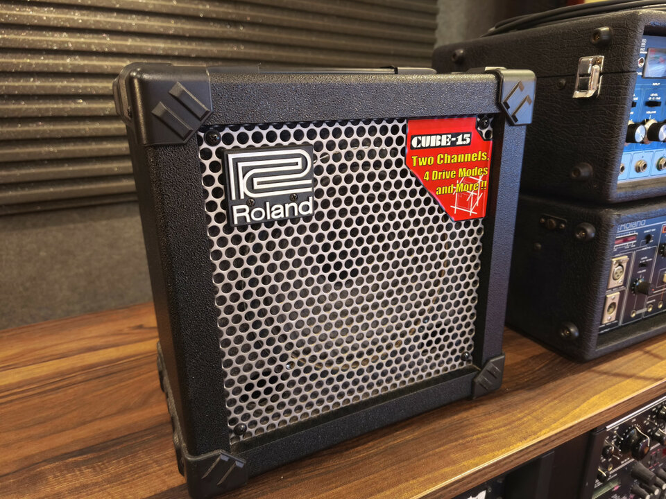 Amplificador guitarra Roland cube-15