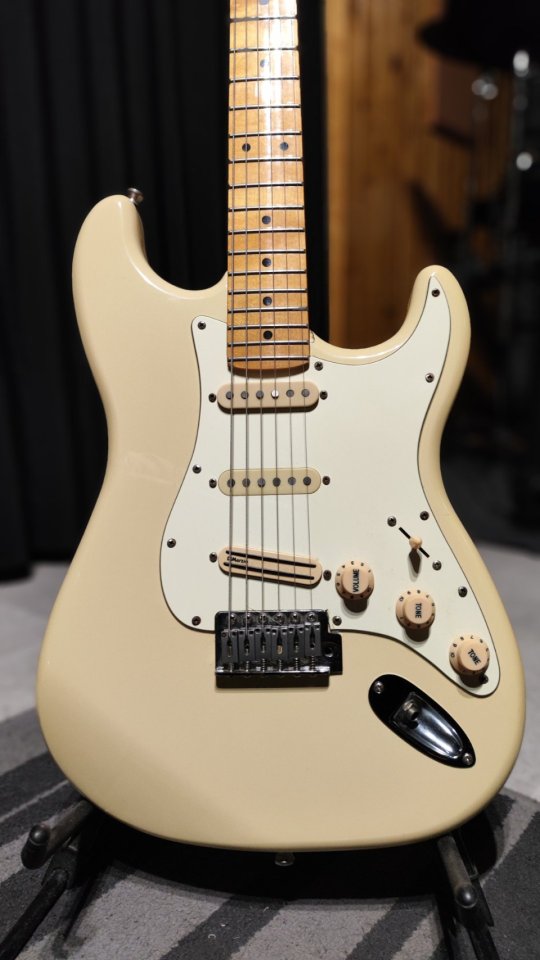 (O cambio) Harley Benton tipo Strato con Pastillas DiMarzio y Fender (incluye funda)