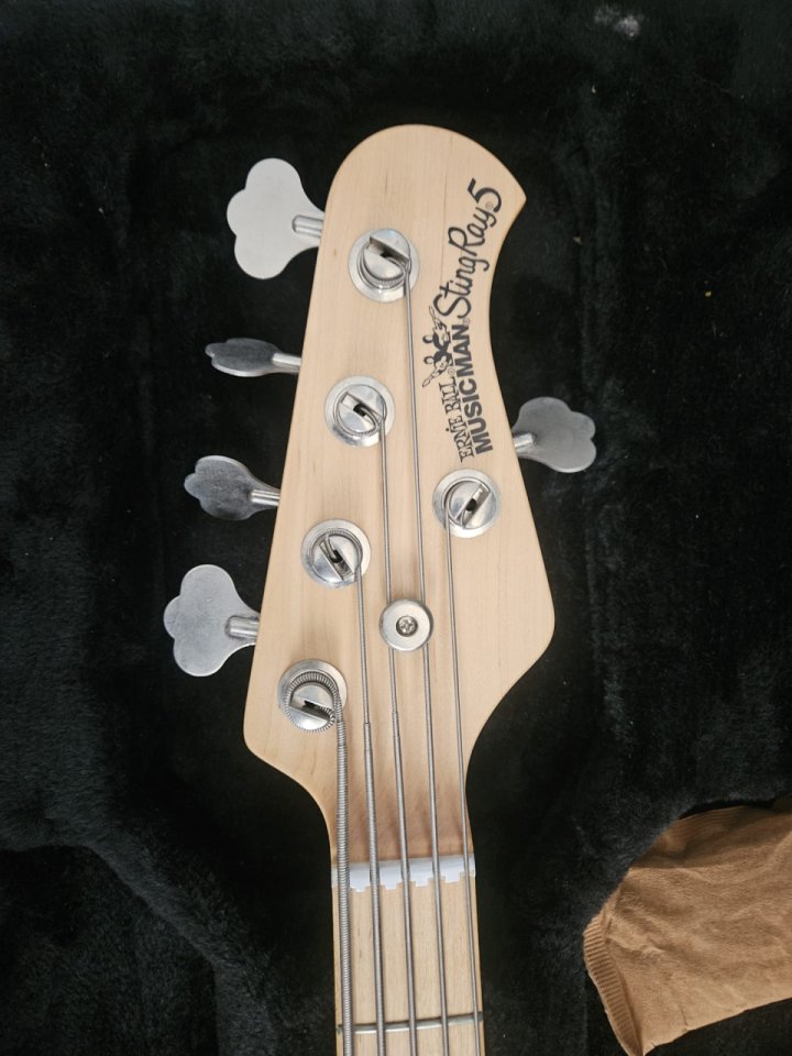 Music Man StingRay5 H + Estuche original
