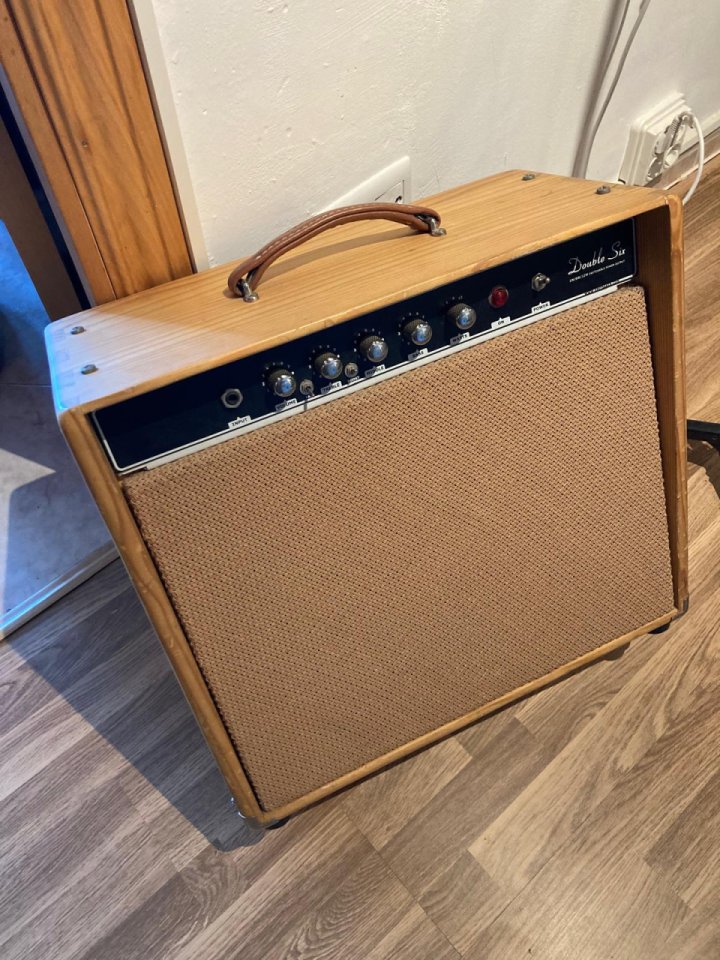 Amplificador Guitarra Válvulas Hecho a Mano de segunda mano · Foto 1 de 5 · Barcelona · 390 €