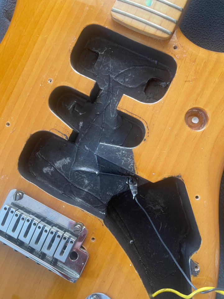 Fender Stratocaster Deluxe Ash (2004) - Sonido Brutal con Mejoras Profesionales de segunda mano · Foto 9 de 10 · Murcia · 1300 €