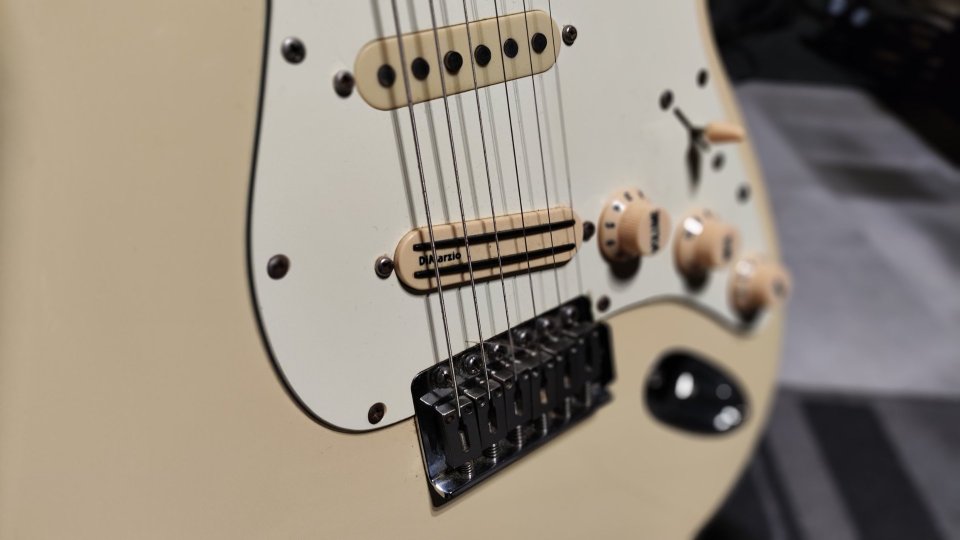 (O cambio) Harley Benton tipo Strato con Pastillas DiMarzio y Fender (incluye funda)