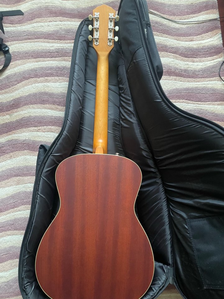 Fender acustica Tim Armstrong Hellcat de segunda mano · Foto 3 de 4 · Navarra · 300 €
