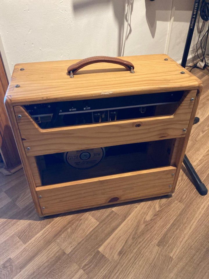 Amplificador Guitarra Válvulas Hecho a Mano de segunda mano · Foto 2 de 5 · Barcelona · 390 €