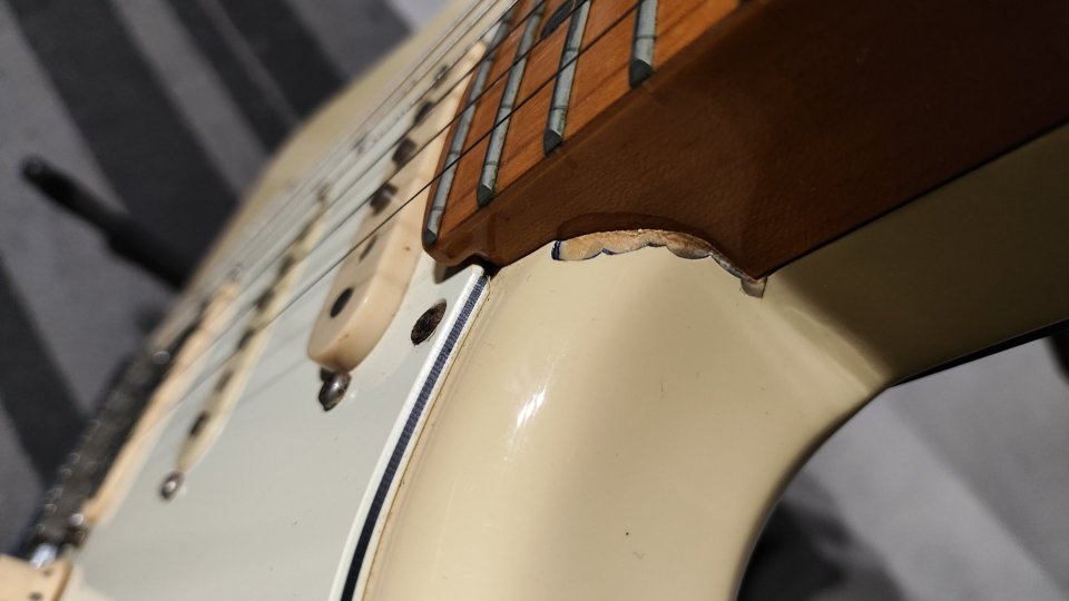 (O cambio) Harley Benton tipo Strato con Pastillas DiMarzio y Fender (incluye funda)