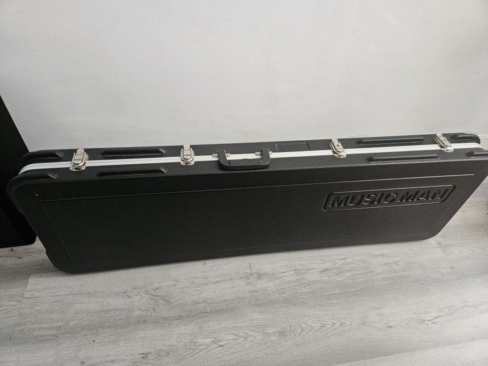 Music Man StingRay5 H + Estuche original