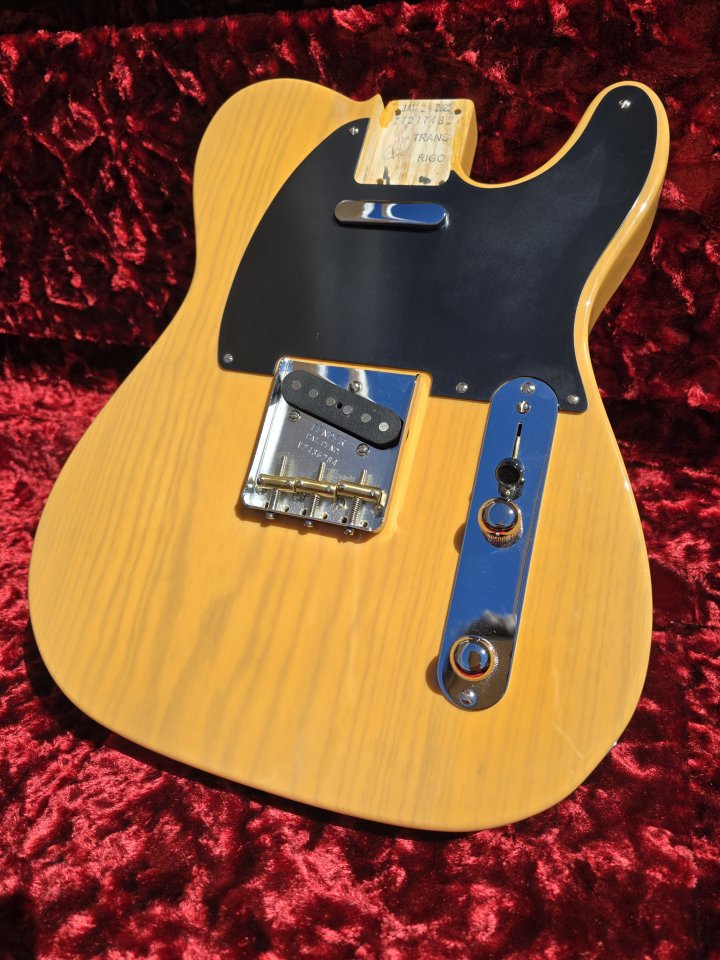 Cuerpo Fender Telecaster AVII Nitro Fresno de segunda mano · Foto 1 de 5 · Valencia · 420 €