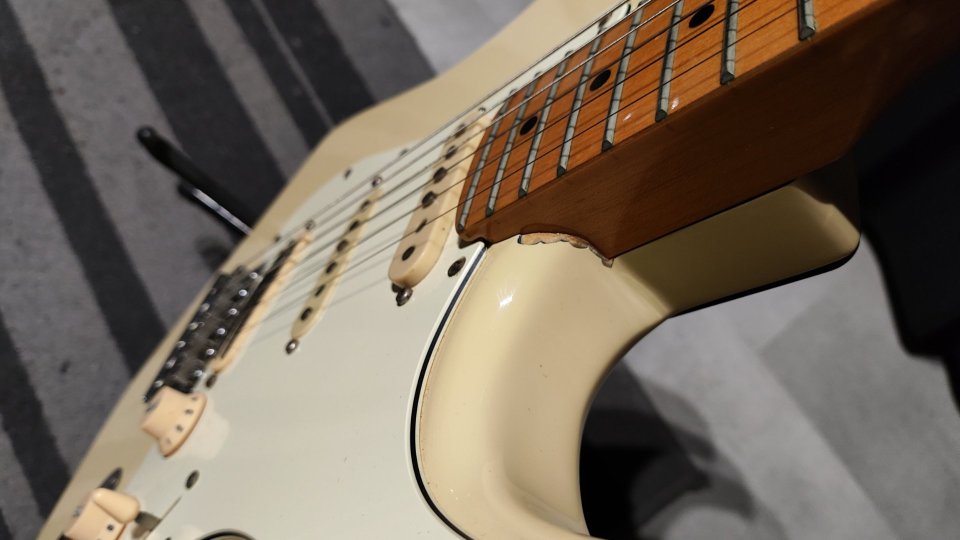 (O cambio) Harley Benton tipo Strato con Pastillas DiMarzio y Fender (incluye funda)