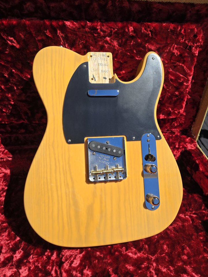 Cuerpo Fender Telecaster AVII Nitro Fresno de segunda mano · Foto 2 de 5 · Valencia · 420 €