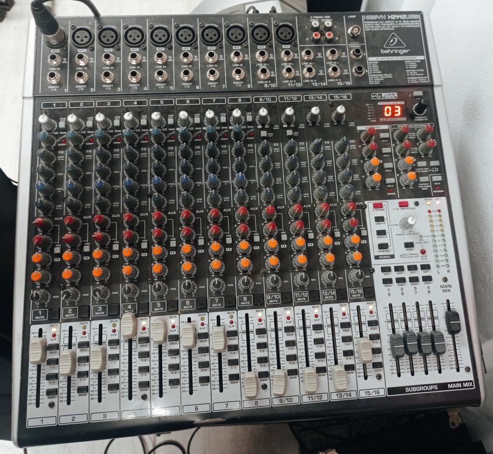 Mesa de mezclas 24 canales