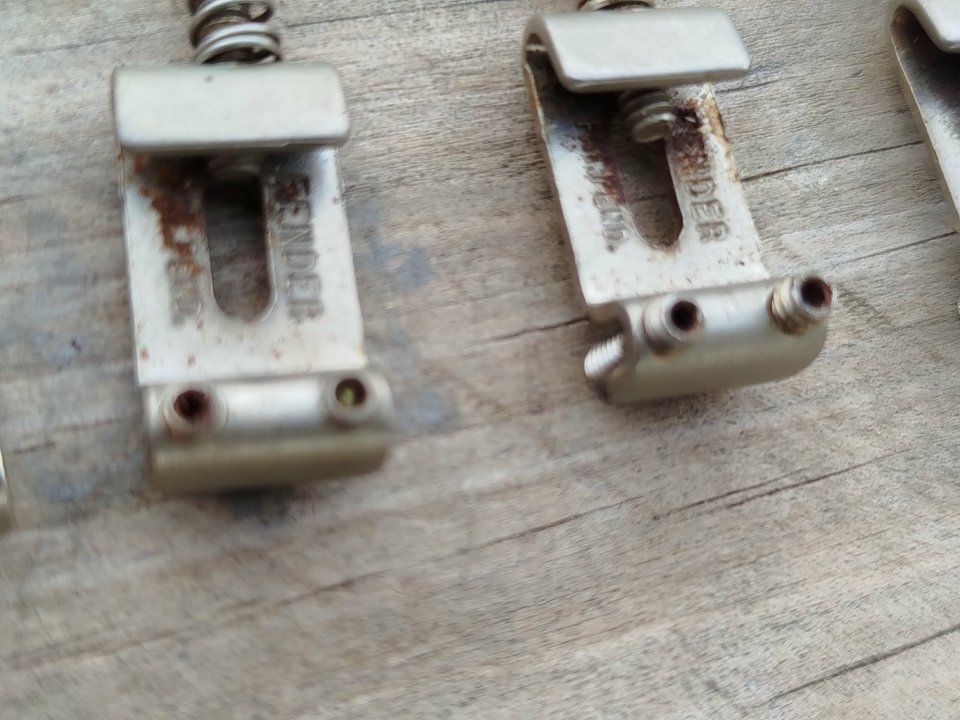 Fender Stratocaster "Patent Pending" selletas Aged Relic