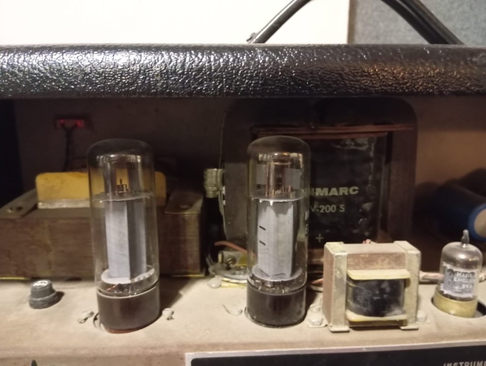Ampli Bajo Sinmarc B2160C + Cabezal de segunda mano · Foto 2 de 3 · Alicante · 670 €