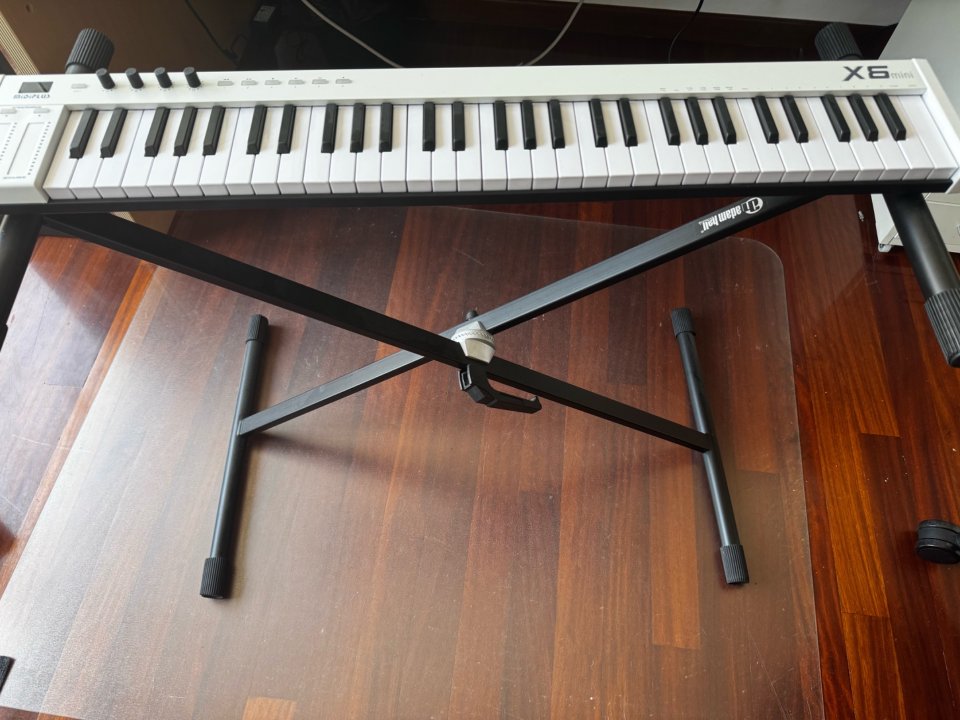 Teclado midiplus x6 mini de segunda mano · Foto 1 de 2 · Ourense · 80 €