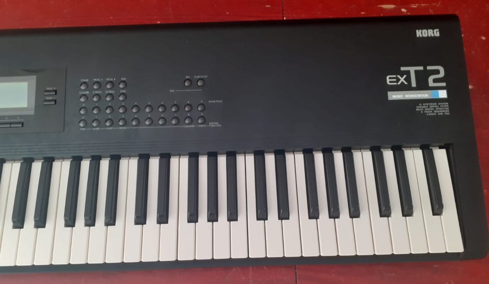 Korg T2 EX de segunda mano · Foto 5 de 10 · Girona · 615 €