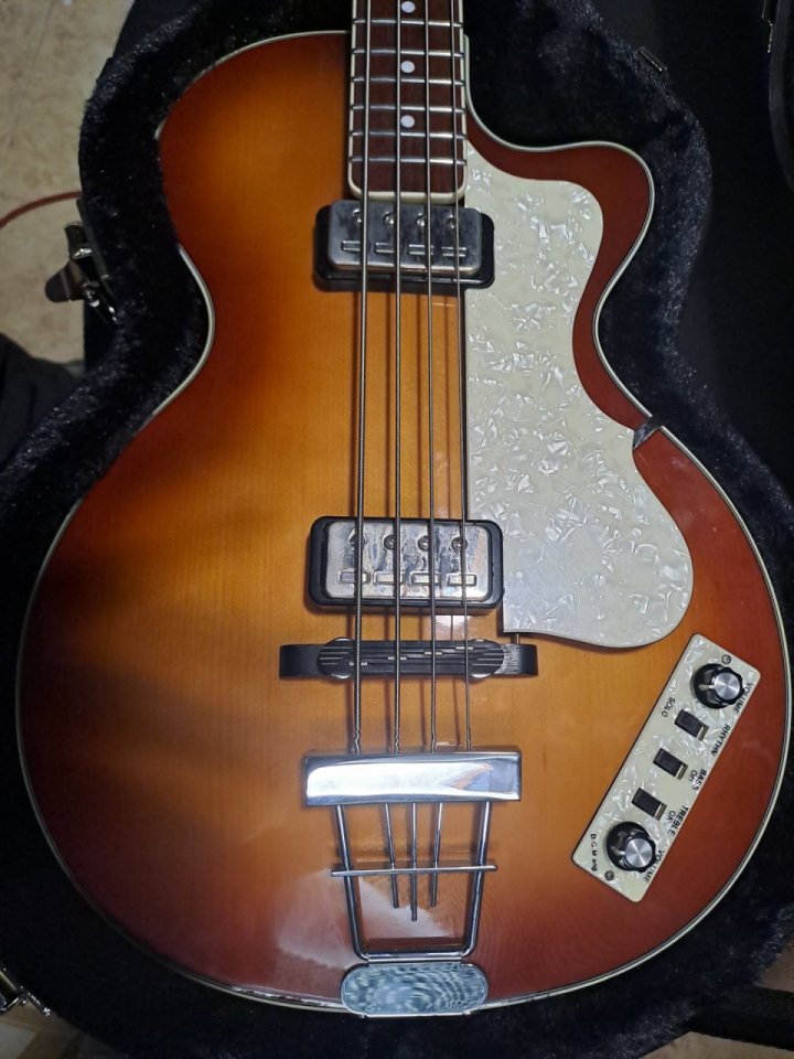 VENDO O CAMBIO Hofner Club Contemporary Series