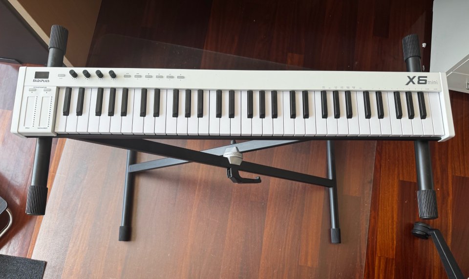 Teclado midiplus x6 mini de segunda mano · Foto 2 de 2 · Ourense · 80 €