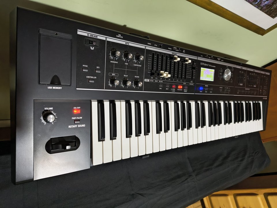 Roland V-Combo VR09 de segunda mano · Foto 1 de 4 · Madrid · 480 €