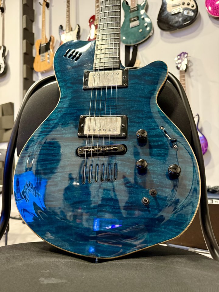 Godin LGX-SA con piezo y Midi de segunda mano · Foto 1 de 10 · Bizkaia · 1500 €