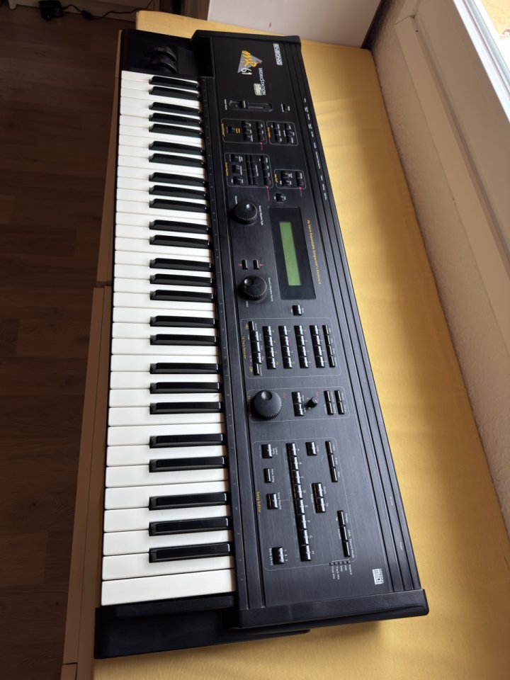 Ensoniq MR-61 + EXP-1 The Real Word + EXP-3 Urban dance Projetct de segunda mano · Foto 2 de 10 · Almería · 950 €