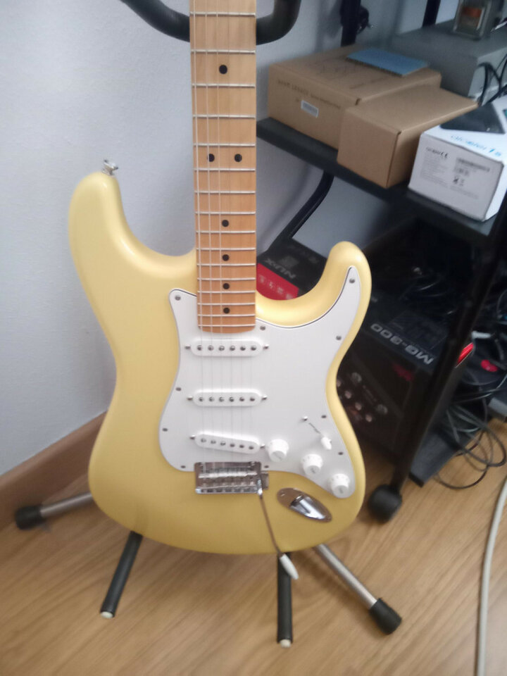 Fender Player Stratocaster color Buttercream de segunda mano · Foto 2 de 5 · Madrid · 500 €