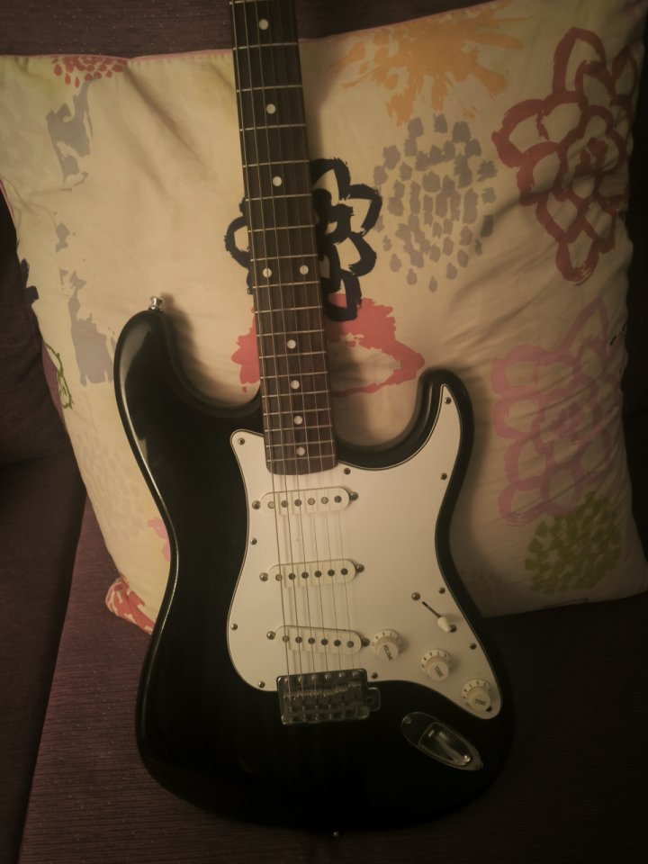 Vendo Squier Stratocaster Vintage 1993 Pastillas Lollar Backfaces