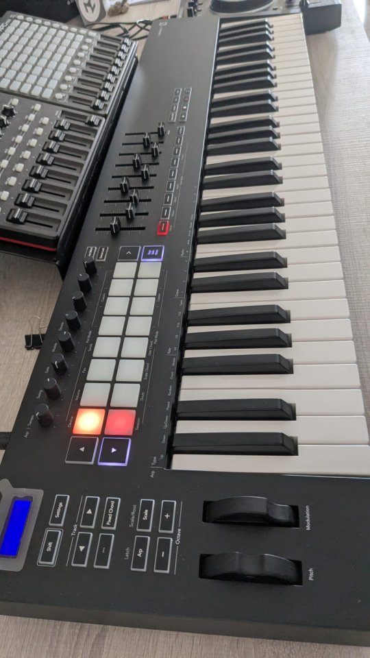 Novation Teclado 61 Midi Mk3 Impecable Oferta Temporal de segunda mano · Foto 6 de 7 · Granada · 160 €