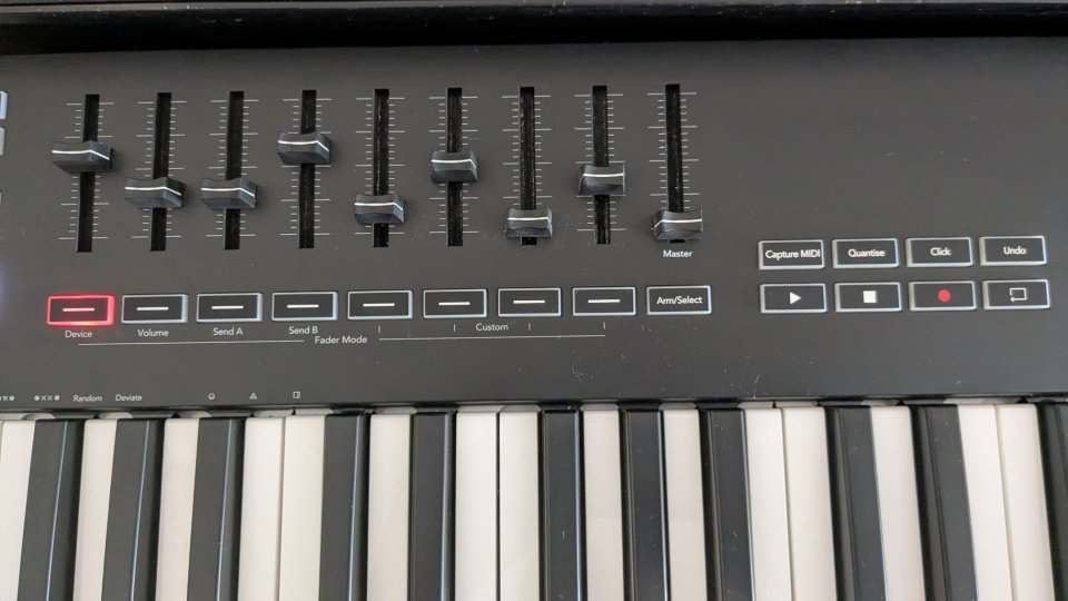 Novation Teclado 61 Midi Mk3 Impecable Oferta Temporal de segunda mano · Foto 7 de 7 · Granada · 160 €