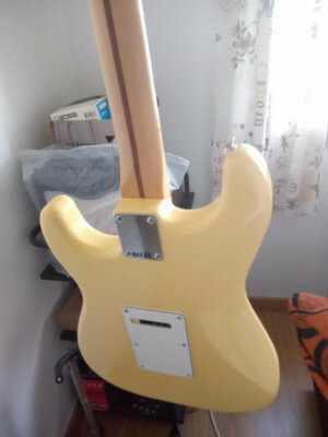 Fender Player Stratocaster color Buttercream de segunda mano · Foto 4 de 5 · Madrid · 500 €