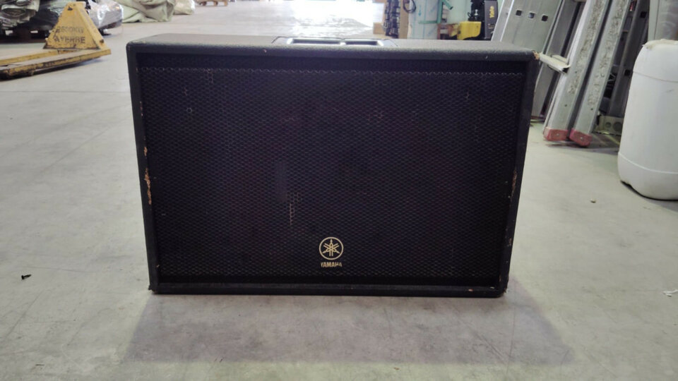 4 Monitores de suelo Yamaha CM15V