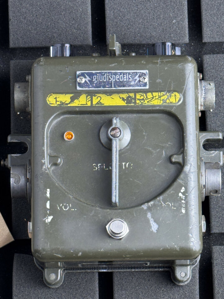 GIUDIS FUZZ  C375 (1 de 2), el 2 lo tiene Joey Landreth) - Jordan Bosstone "Nashville"-