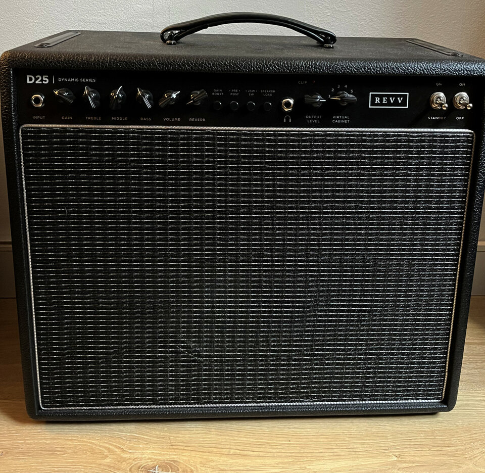 REBAJA: Combo amplificador Revv Dynamis D25