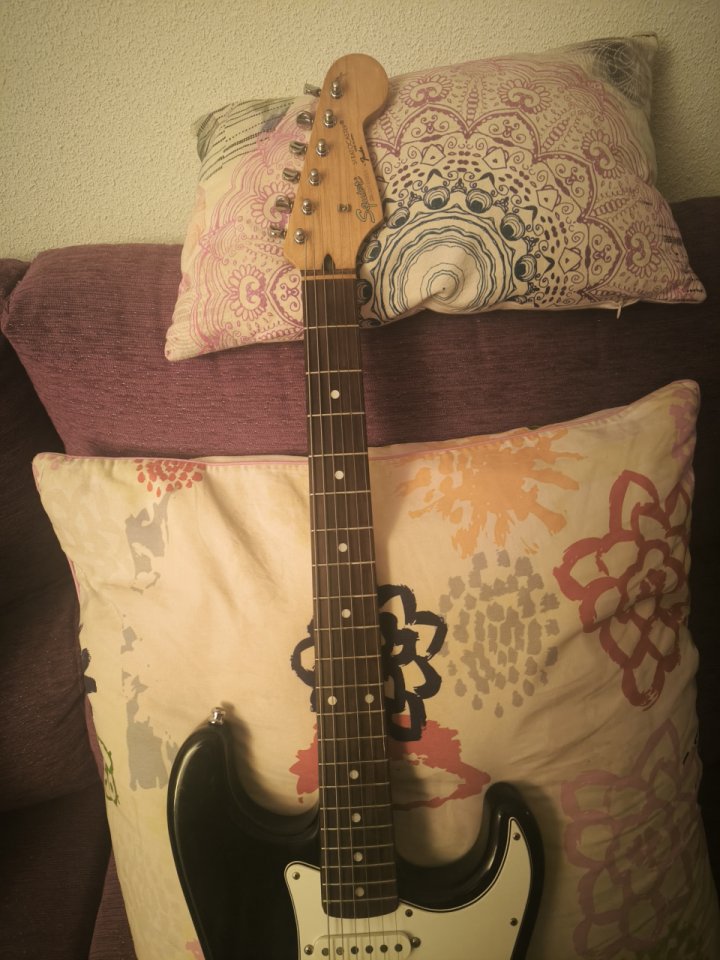 Vendo Squier Stratocaster Vintage 1993 Pastillas Lollar Backfaces