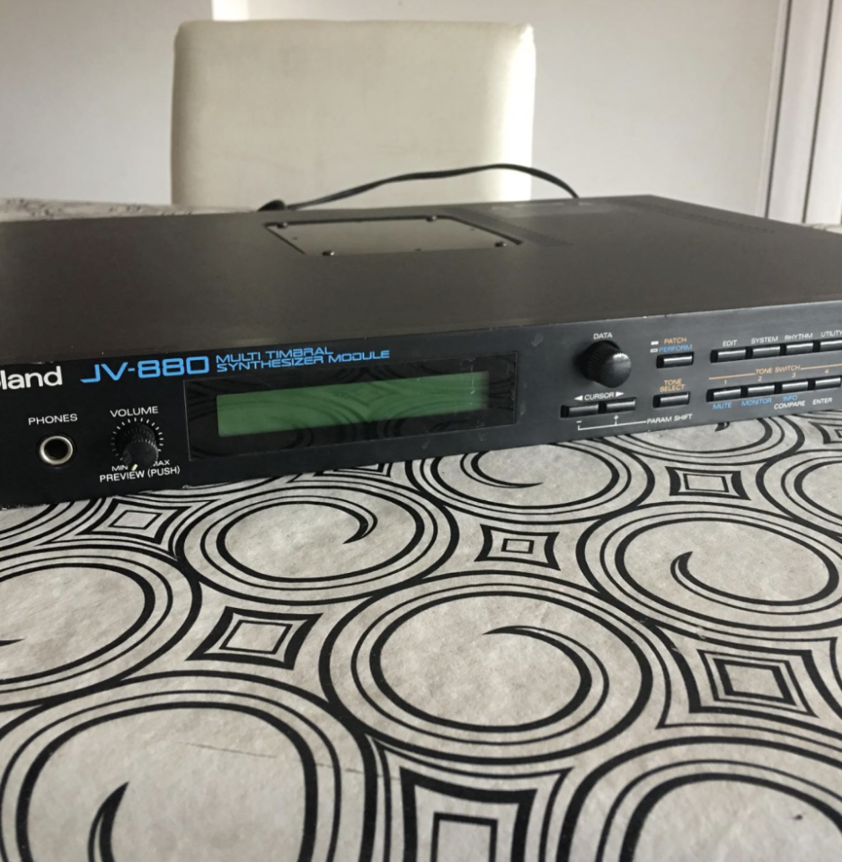 Roland JV-880
