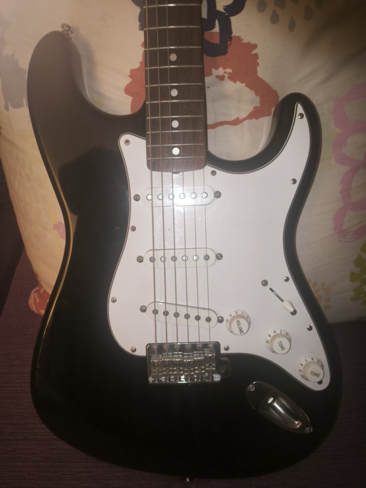 Vendo Squier Stratocaster Vintage 1993 Pastillas Lollar Backfaces