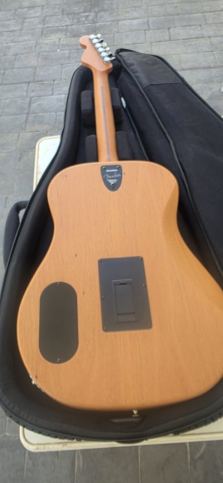 Fender Highway Dreadnought All-Mahogany Guitarra Acústica