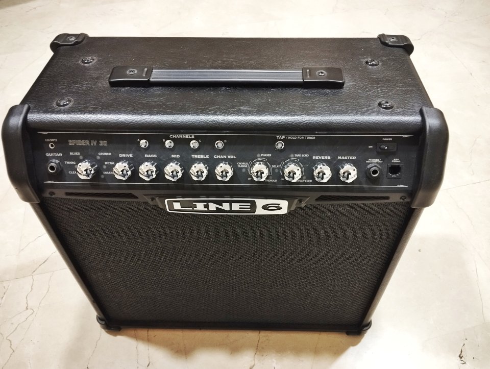 Amplificador Line 6 spider IV 30w + pedal control Line 6 FBV Express MKII