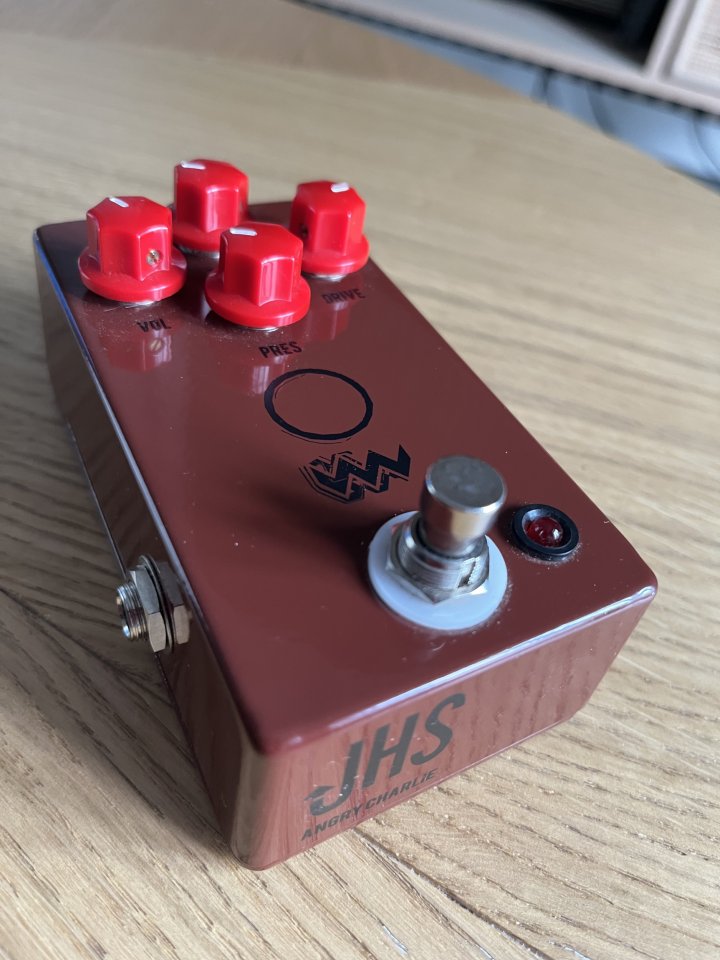 JHS Angry Charlie Distorsión