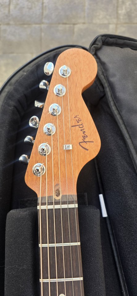 Fender Highway Dreadnought All-Mahogany Guitarra Acústica