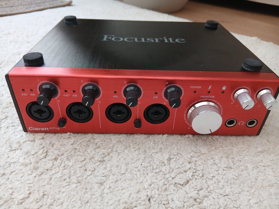 Focusrite Clarett Thunderbolt de segunda mano · Foto 7 de 10 · Granada · 250 €