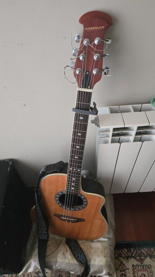 Guitarra acustica de segunda mano · Foto 1 de 3 · Bizkaia · 150 €