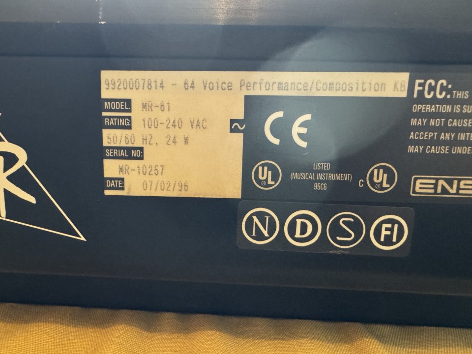 Ensoniq MR-61 + EXP-1 The Real Word + EXP-3 Urban dance Projetct de segunda mano · Foto 6 de 10 · Almería · 950 €